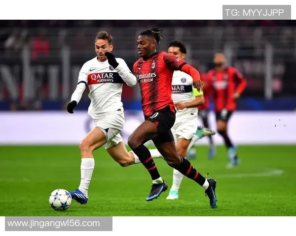 欧冠激战：AC米兰小胜巴黎圣日耳曼帽子戏法引发争议判罚热议