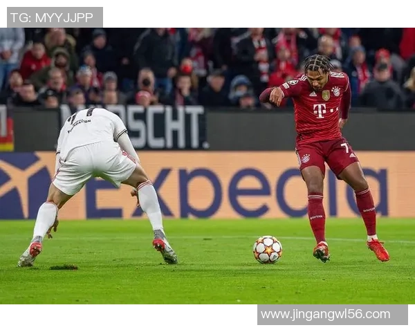 拜仁狂胜里昂四球大捷帽子戏法点燃全场激情与转会传闻交织