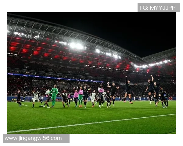 尤文图斯逆袭莱比锡5-1绝杀瞬间全场沸腾战术解析