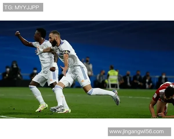 西甲激战曼联与皇马握手言和帽子戏法点燃全场激情