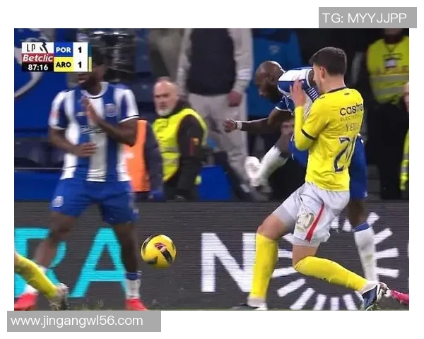 英超激战本菲卡凭点球绝杀波尔图全场沸腾