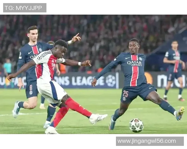 热刺大胜巴黎圣日耳曼神扑瞬间引发争议判罚全场沸腾