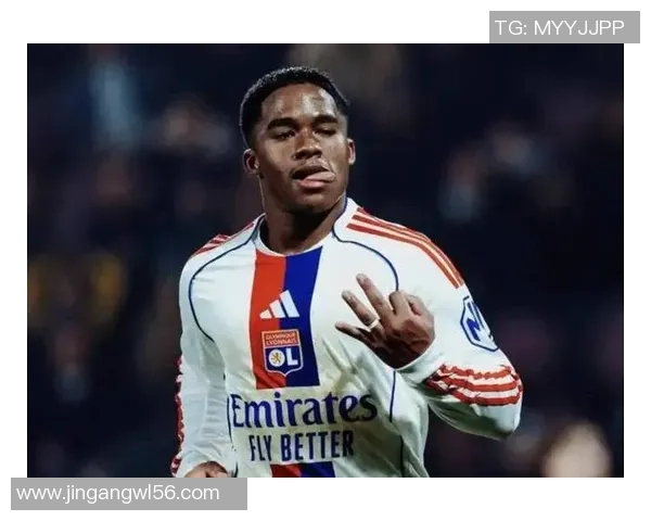 里昂逆袭皇马2-1绝杀瞬间引发全场狂欢转会传闻再起